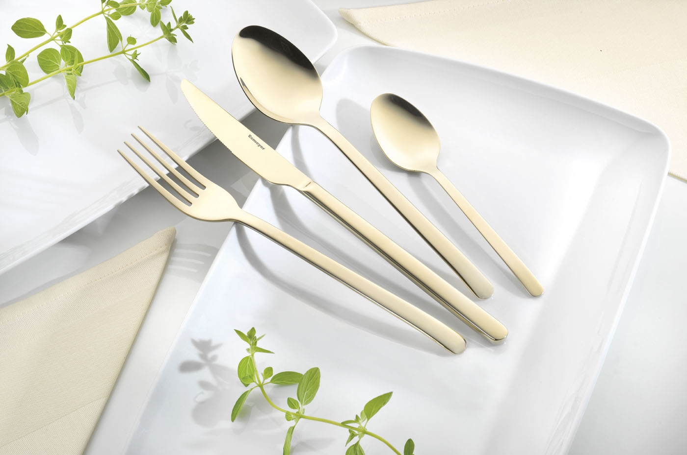 24-teiliges Besteckset CAROLINE aus Edelstahl 18/10, mit PVD-Beschichtung in gold, Materialstärke 2.5 / 2.0 mm.