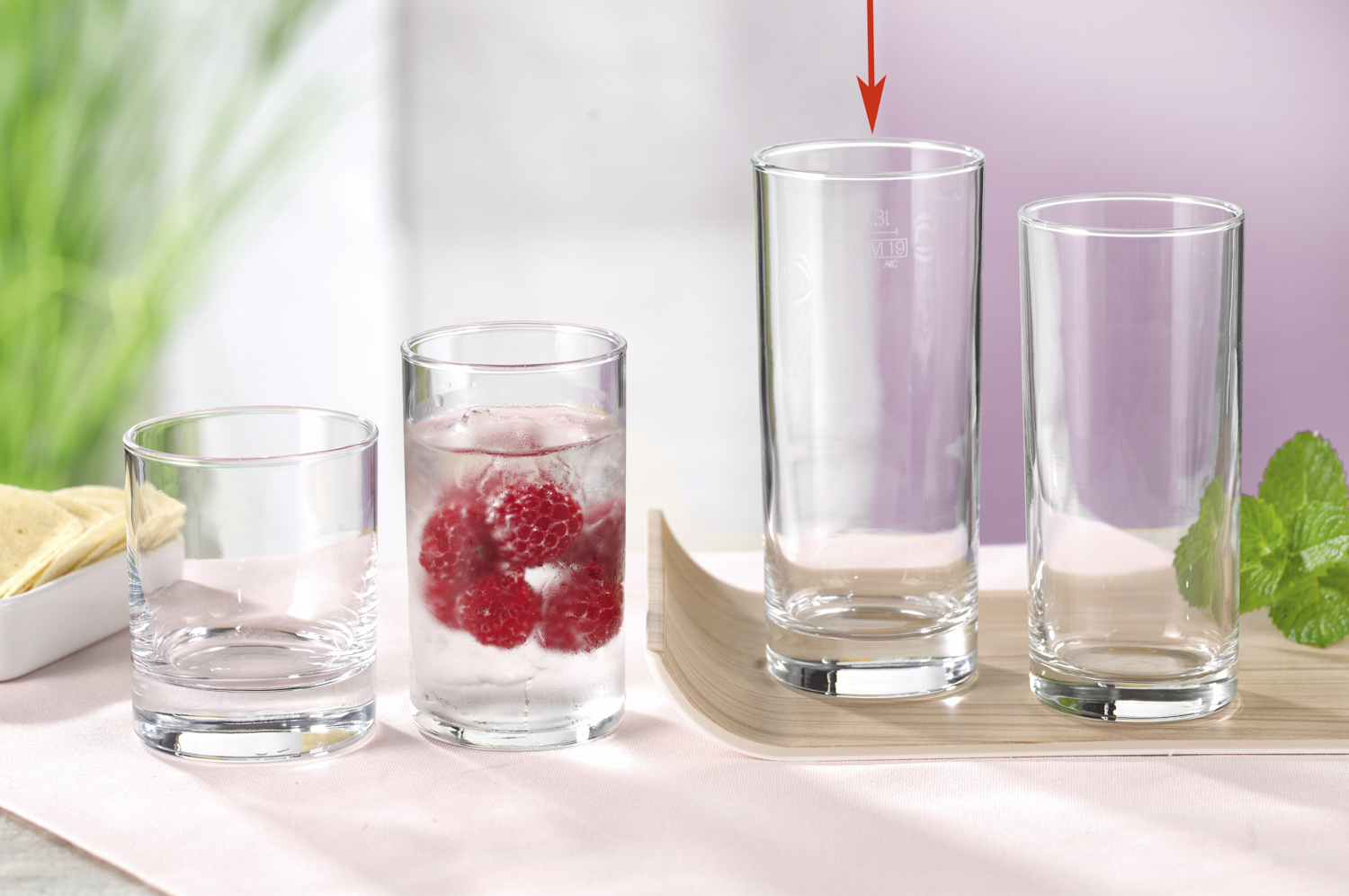 Longdrinkglas GEO, Inhalt: 0,37 Liter, Höhe: 144 mm, Durchmesser: 67 mm, Füllstrich bei 0,3 Liter.