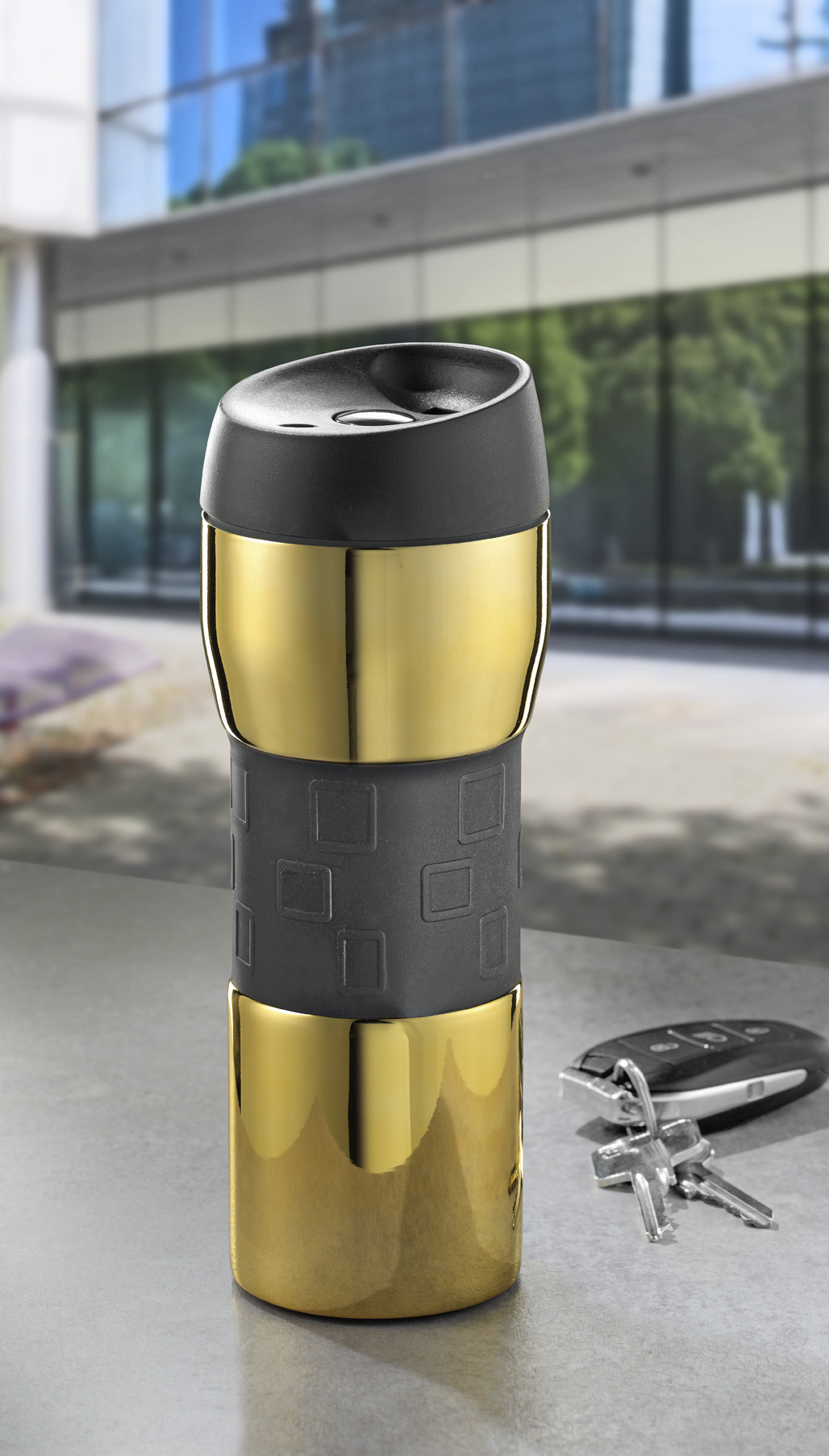 Coffee-to-Go-Becher VIA, Edelstahl, 420ml mit goldfarbener PVD-Beschichtung.