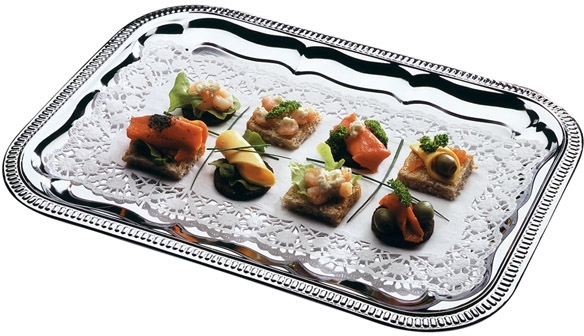 Partyplatte, rechteckig 41 x 31 cm, Metall vernickelt und glanzverchromt Innenfläche ziseliert Rand eingerollt nicht