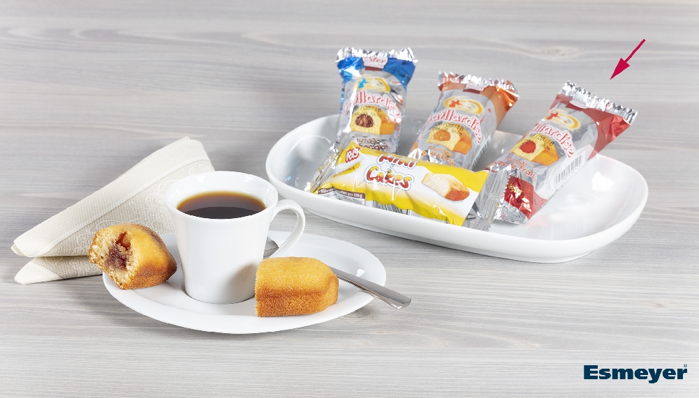 Französischer Mini-Butterkuchen Erdbeere "LeSter", 130 Stück, jedes Miniküchlein hygienisch einzeln verpackt, je 30g. Mit süßer Erdbeerfüllung.