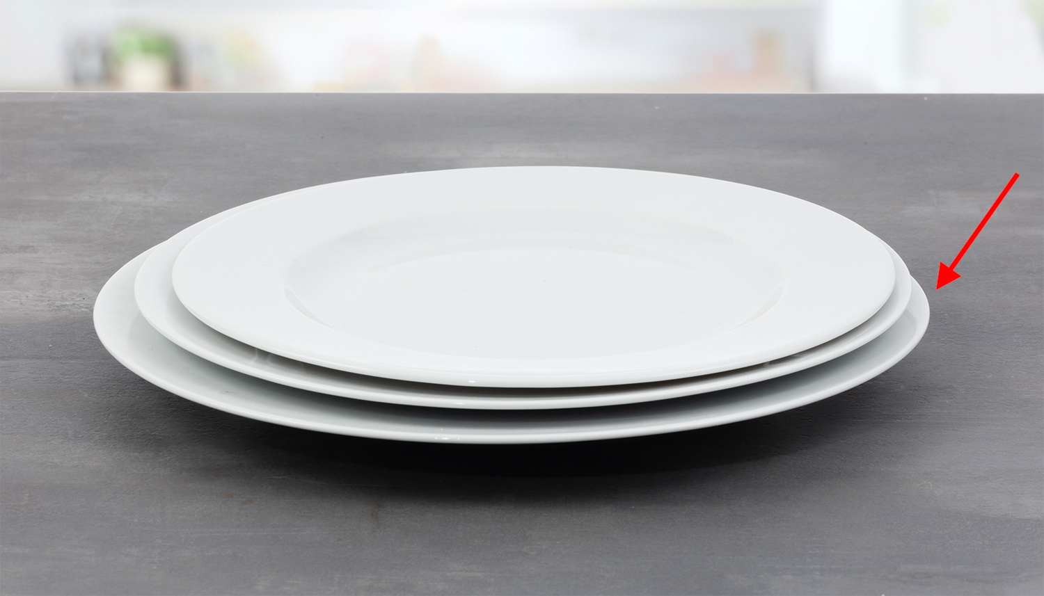 Platzteller ISTA, Durchmesser 30,5 cm, von caterado, aus weißem Porzellan.