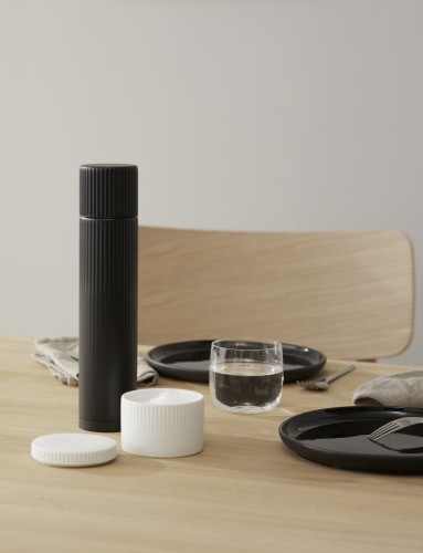 Pleat Pfeffermühle schwarz, Maße: 255 x 50 x 35 mm