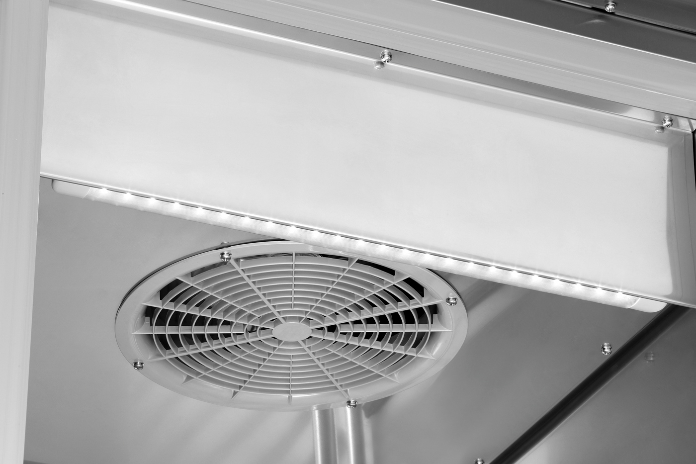 Bartscher Kühlschrank 700 GN210 | Innenbeleuchtung: Ja | Maße: 70,5 x 89,5 x 2090 cm. Gewicht: 146,4 kg