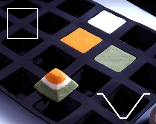 Silikonmatte Pyramide Backmatte aus schwarzem glasfaserverstärktem Silikon Größe: 3,5 cm x 3,5 cm x 2,5 cm, GN: 1/2, Anzahl Formen: 30