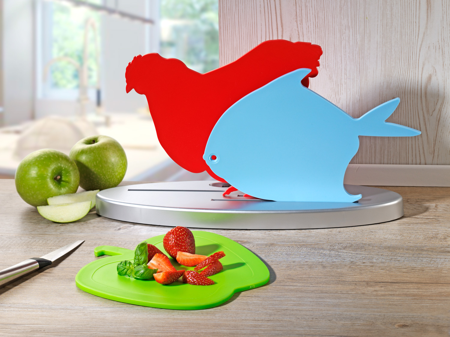 4-teiliges Schneidbrett Set "TRECK", aus Kunststoff, jedes Brett hat eine andere Form und Farbe.