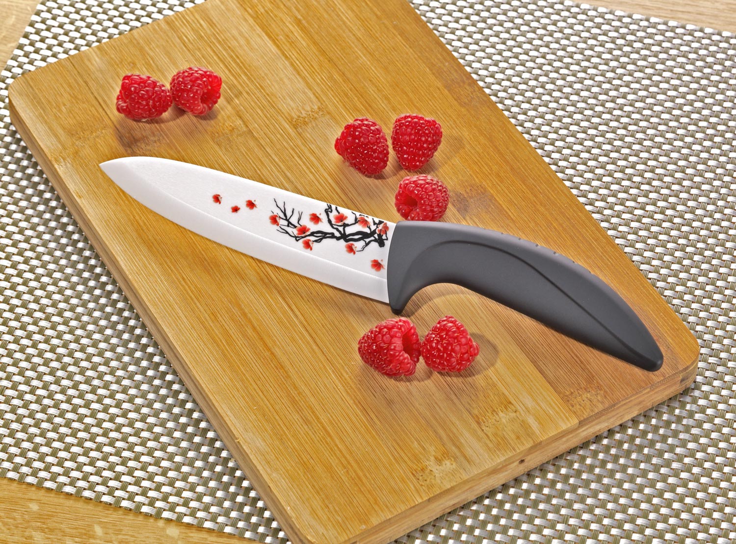 Chef Keramikmesser CHERRY mit weißer Klinge aus Keramik Klingenlänge ca. 15 cm