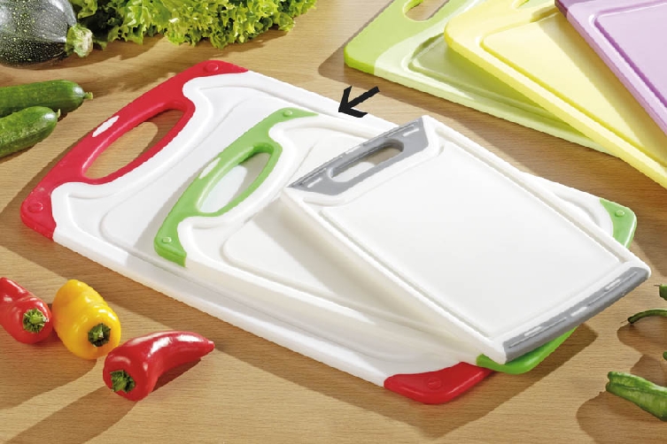 Schneidbrett Star aus weißem Kunststoff mit grünem Rand und Griff Maße: 31,6 x 19,6 x 0,9 cm