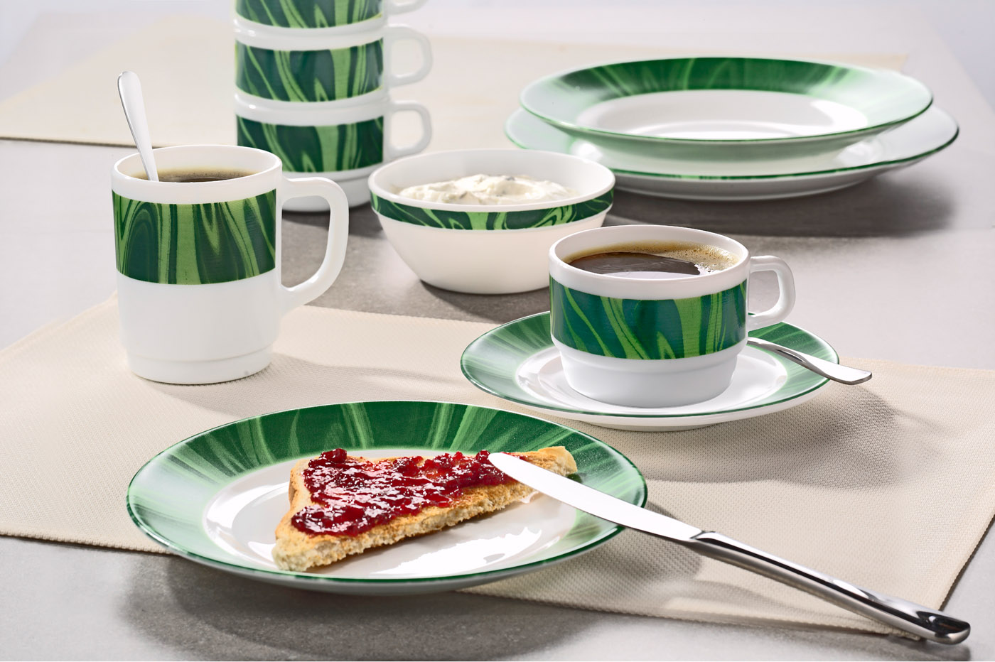 Dessertteller NATURA mit grünem Muster. Durchmesser 19,5 cm, aus Opalglas. Von Bormioli Rocco.