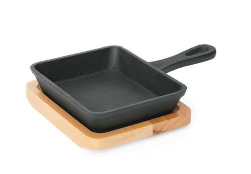 Mini Servierpfanne. Gusseisen. mit Holzuntersetzer.