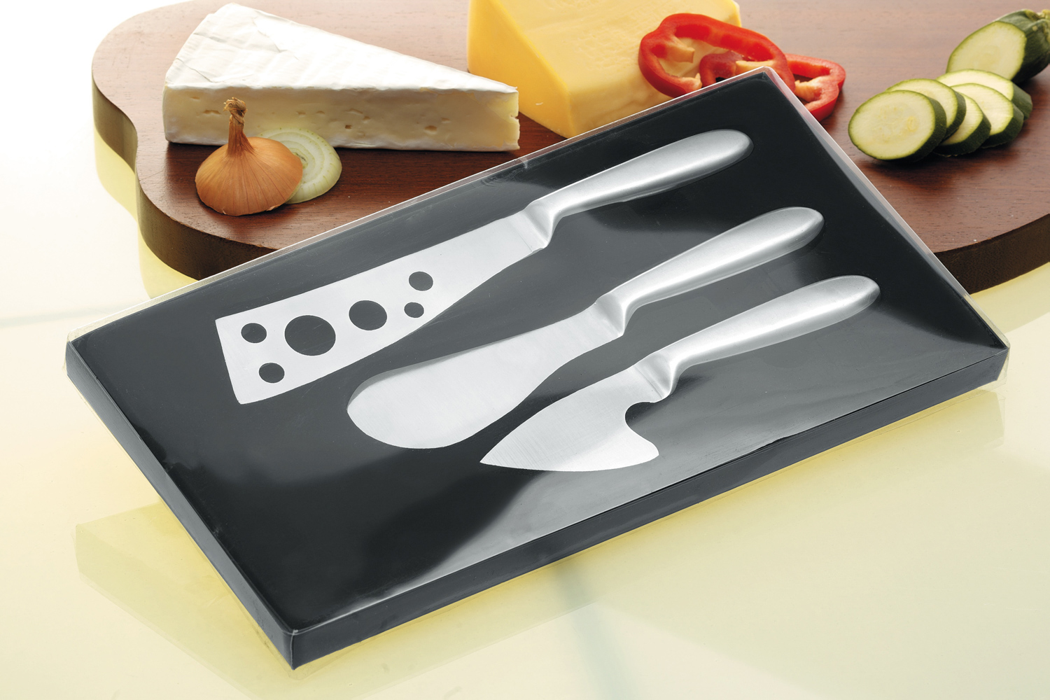 3-tlg. Käseset JUNO aus Edelstahl gefertigt. Set bestehend aus je einem Hartkäsemesser,