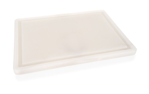 Schneidbrett. Polyethylen. mit rutschhemmenden Füßchen und Saftrille. Maße: 40x25x2 LxBxH.