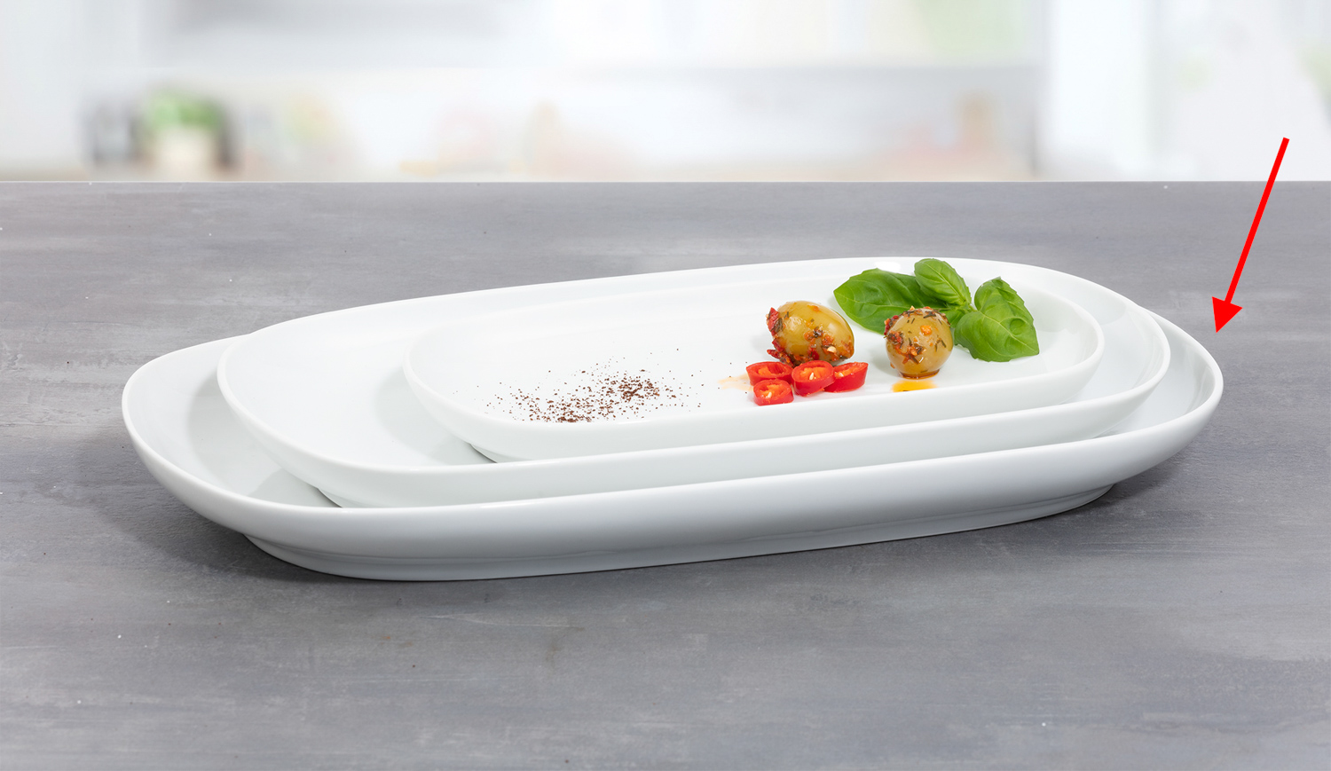 Servierplatte SOLEA, 36 x 21,3 cm, von caterado. Abgerundete Ecken. Aus weißem Porzellan.