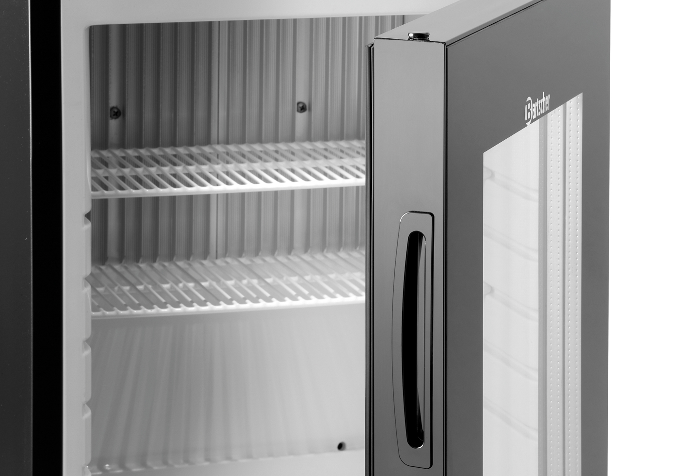 Bartscher Minibar 34L-GL | Kühlmittel: R717 /0,072 kg | Maße: 40,2 x 45,3 x 5,6 cm. Gewicht:19,6 kg.