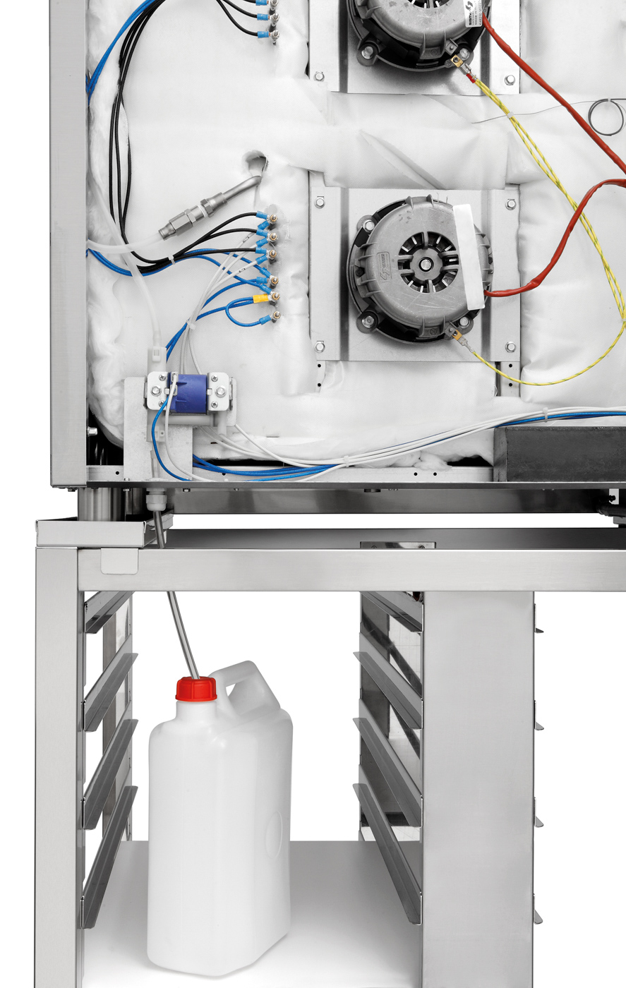 Bartscher Kombidämpfer-Beschwadungskit | Setbestehend aus: 1 Kunststoffkanister (5 Liter) ,1Pumpe | Maße: 32,5 x 26 x 14,0 cm. Gewicht: