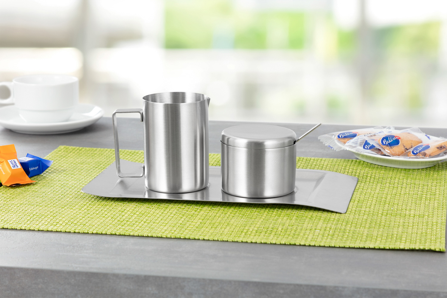 5-teiliges Milch- und Zucker-Set WAVE, Edelstahl 18/10 gebürstet, spülmaschinengeeignet, Inhalt: Tablett, Gießer, Zuckerdose, Zuckerlöffel.