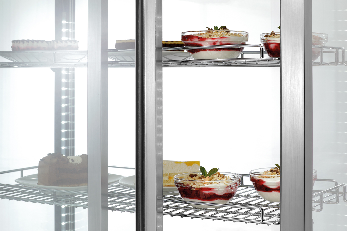 Bartscher Kalte Theke 7450 2E | Klimaklasse: 4 | Maße: 80,5 x 44 x 970 cm. Gewicht: 75,6 kg