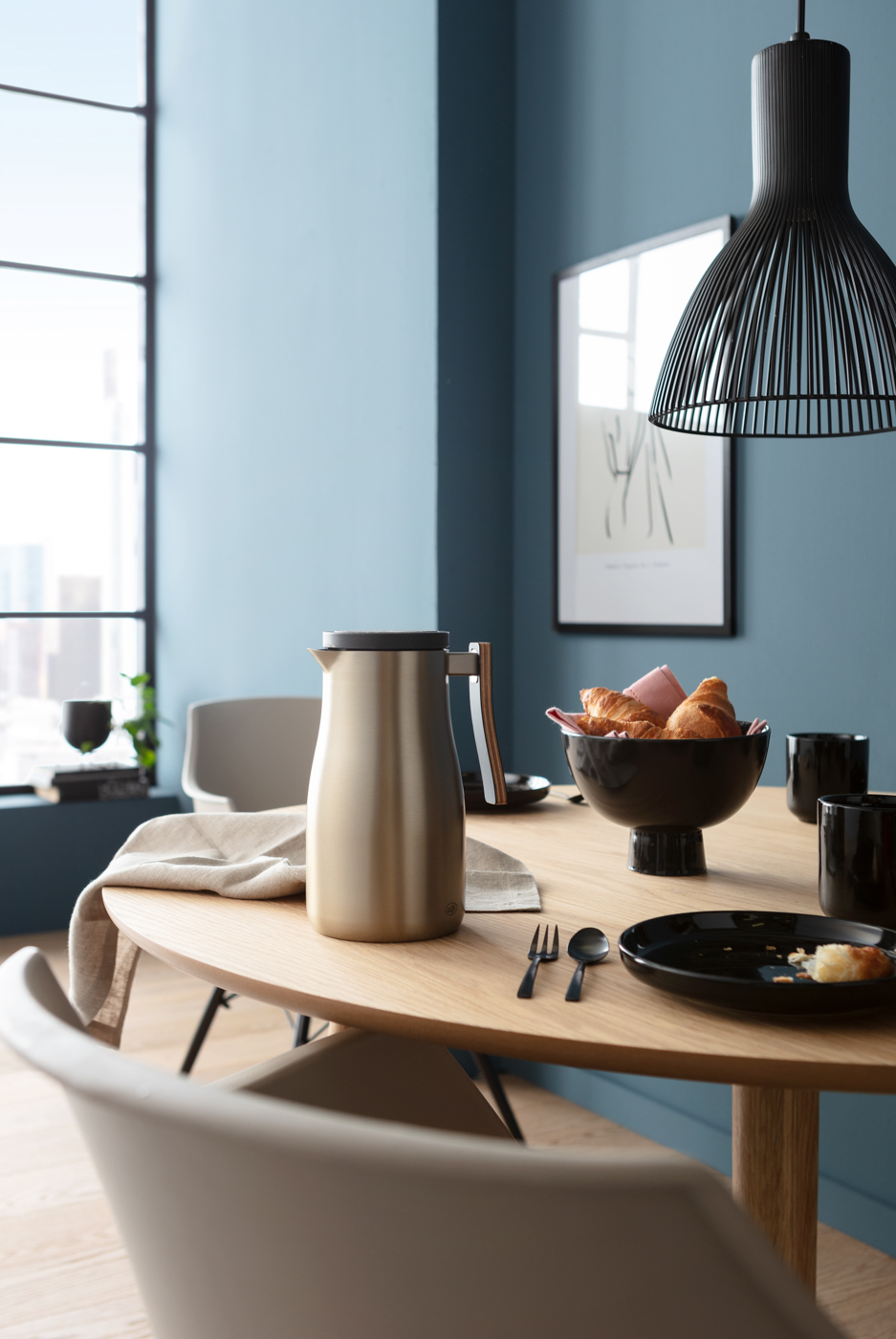 Isolierkanne Studio Allure; Isolierleistung hält 12 h heiß und 24 h kalt; Isoliert durch doppelwandigen Edelstahl; Handhabung durch