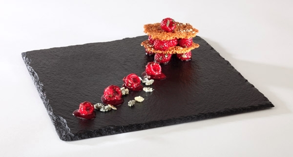 Naturschieferplatte 25 x 25 cm Materialstärke 6-9 mm möbelschonende Füßchen gebrochene Kanten glänzende, versiegelte