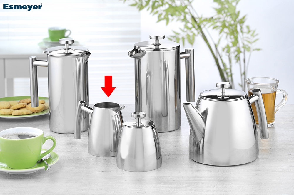 Milch-/Sahnekännchen "Cambridge" von caterado, mit Griff, aus Edelstahl 18/10, poliert. Höhe ca. 9,9 cm, Durchmesser unten 8 cm.