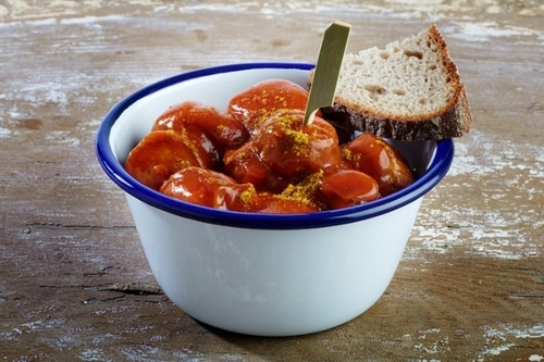 Schale -ENAMELWARE- Ø 13 cm, H: 6 cm, 0,5 Liter emailliertes Stahlblech innen: weiß außen: weiß Rand: blau