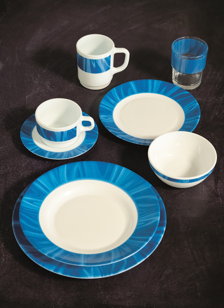 Untertasse NATURA mit blauem Muster. Durchmesser 14 cm, aus Opalglas. Von Bormioli Rocco